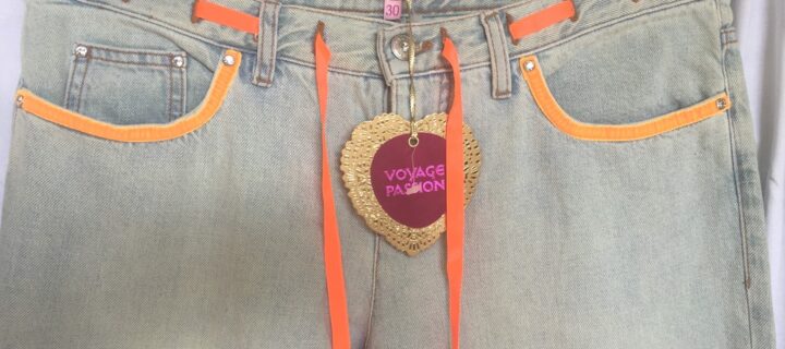 Modello jeans colore chiaro, della marca  “Voyage Passion” tg .44 ita codigo 03 – M